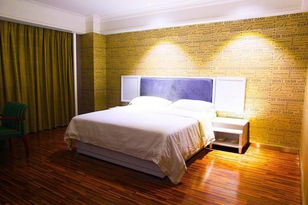 New Zhongxun Business Hotel Yueyang Bagian luar foto