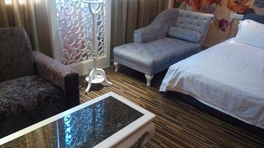 New Zhongxun Business Hotel Yueyang Bagian luar foto