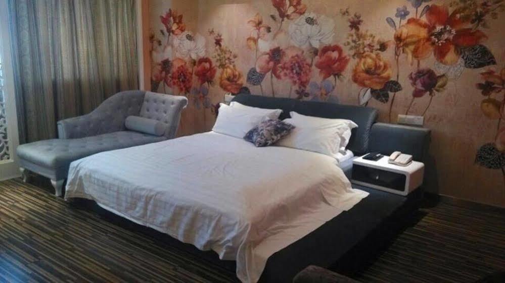 New Zhongxun Business Hotel Yueyang Bagian luar foto