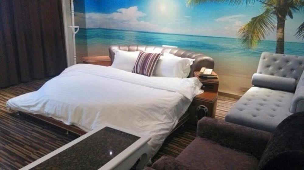 New Zhongxun Business Hotel Yueyang Bagian luar foto