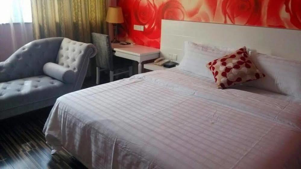 New Zhongxun Business Hotel Yueyang Bagian luar foto